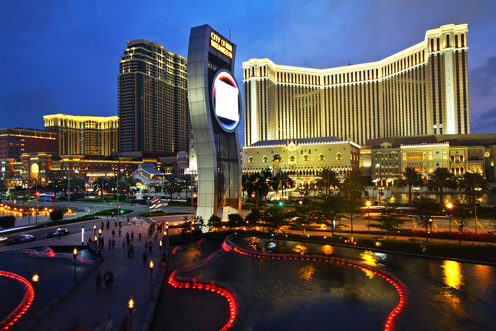 Luxury Casino Review